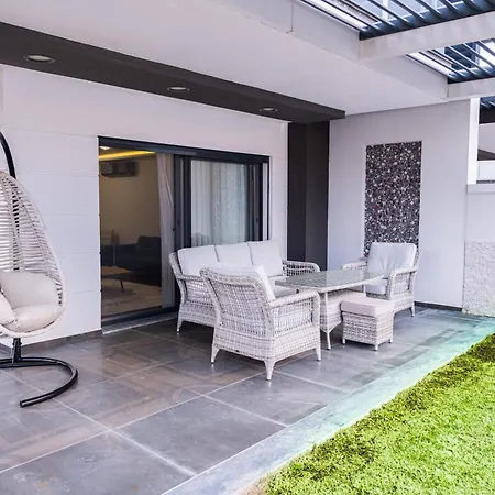 Sueper Havuzlu Βίλα *